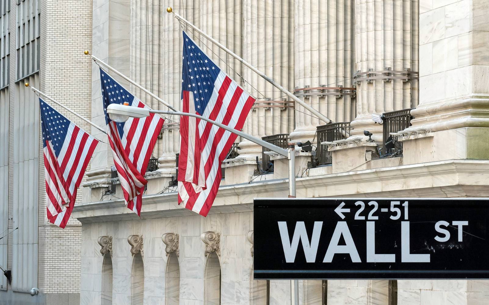 Stocks Plunge Amid Tariff Turmoil, Markets Bet on Rapid US Rate Cuts - MarketsAll